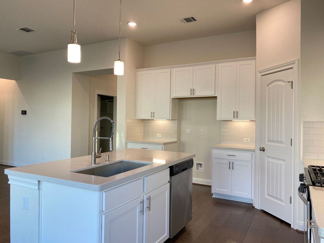 1405 Vista View Dr - Photo 4 of 14