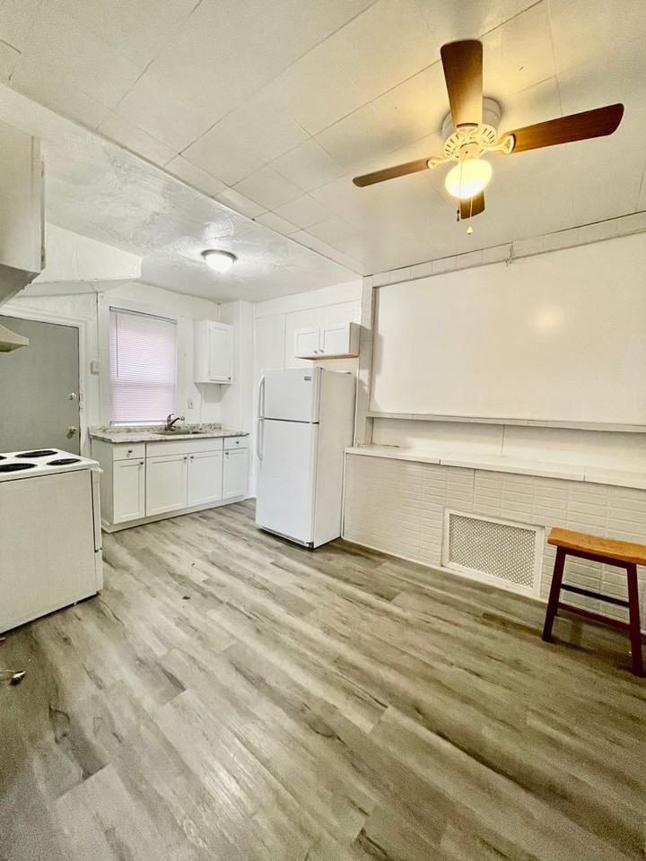 5300 Grays Ave - Photo 2 of 7