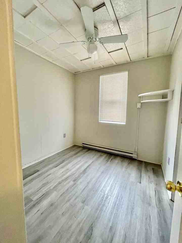 5300 Grays Ave - Photo 4 of 7