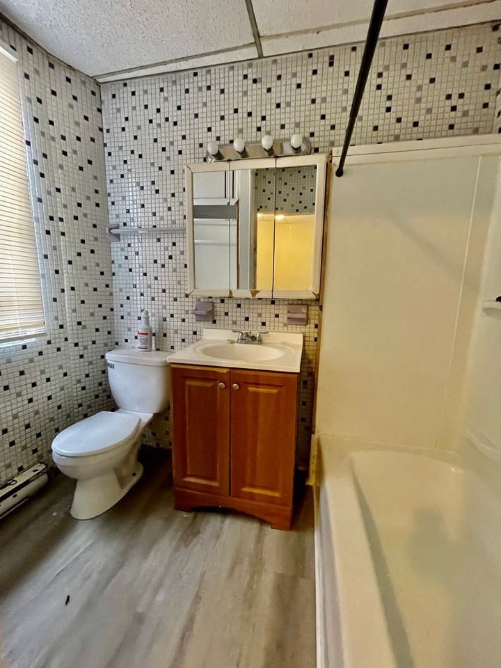 5300 Grays Ave - Photo 6 of 7