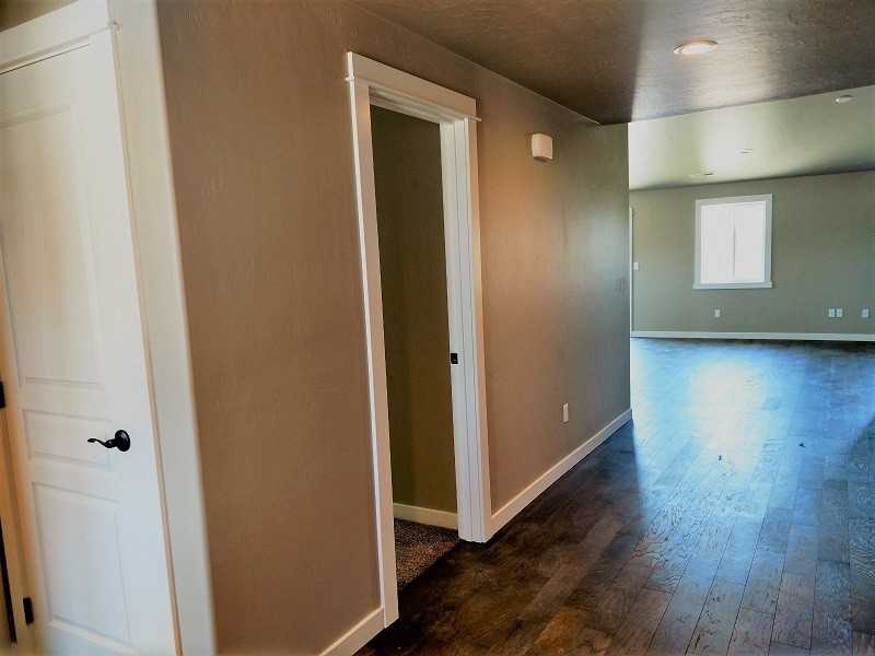 1351 N Highwood Ave - Photo 2 of 11