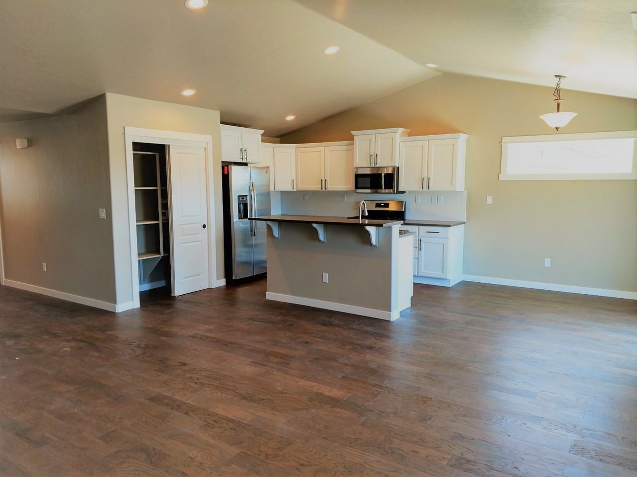 1351 N Highwood Ave - Photo 3 of 11