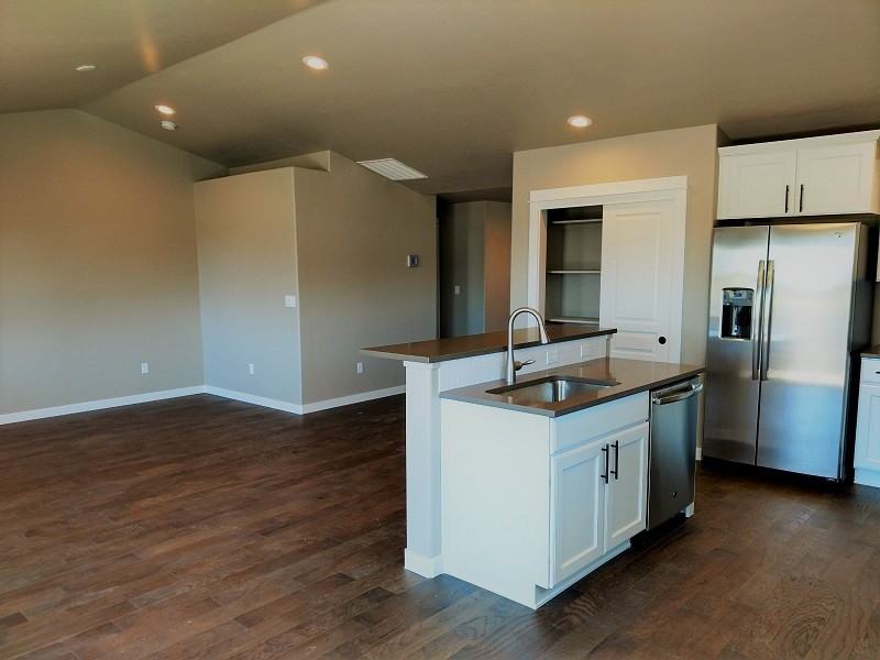 1351 N Highwood Ave - Photo 4 of 11