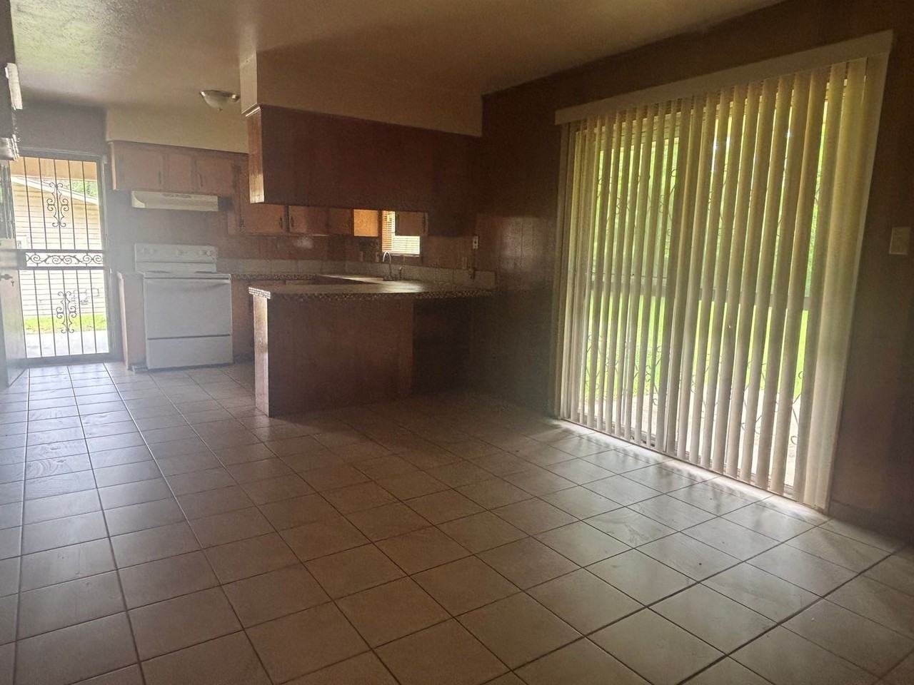963 Pine Lake Dr - Photo 5 of 11
