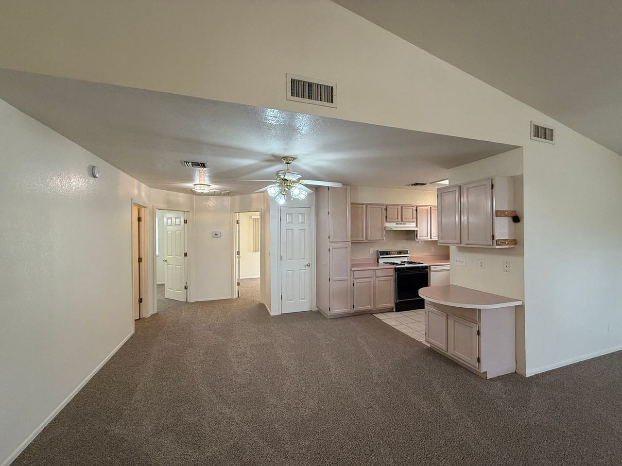 3932 Lindsey Ave - Photo 3 of 11