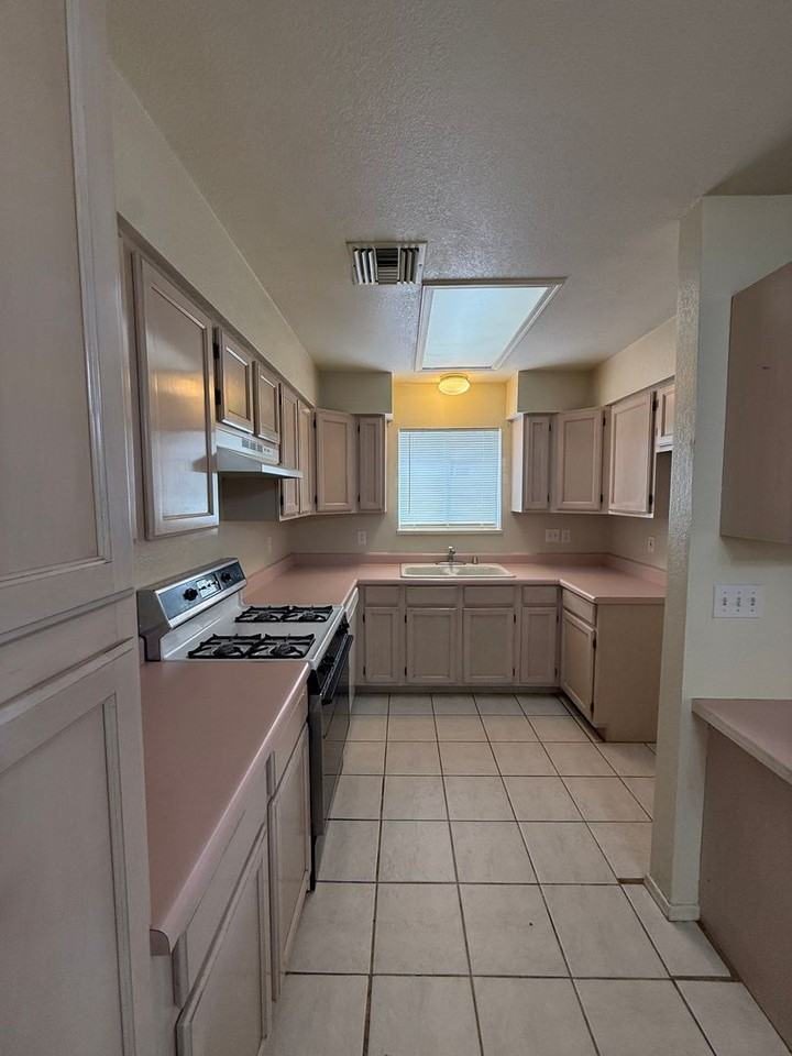 3932 Lindsey Ave - Photo 4 of 11