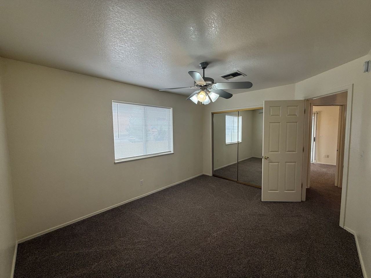 3932 Lindsey Ave - Photo 6 of 11