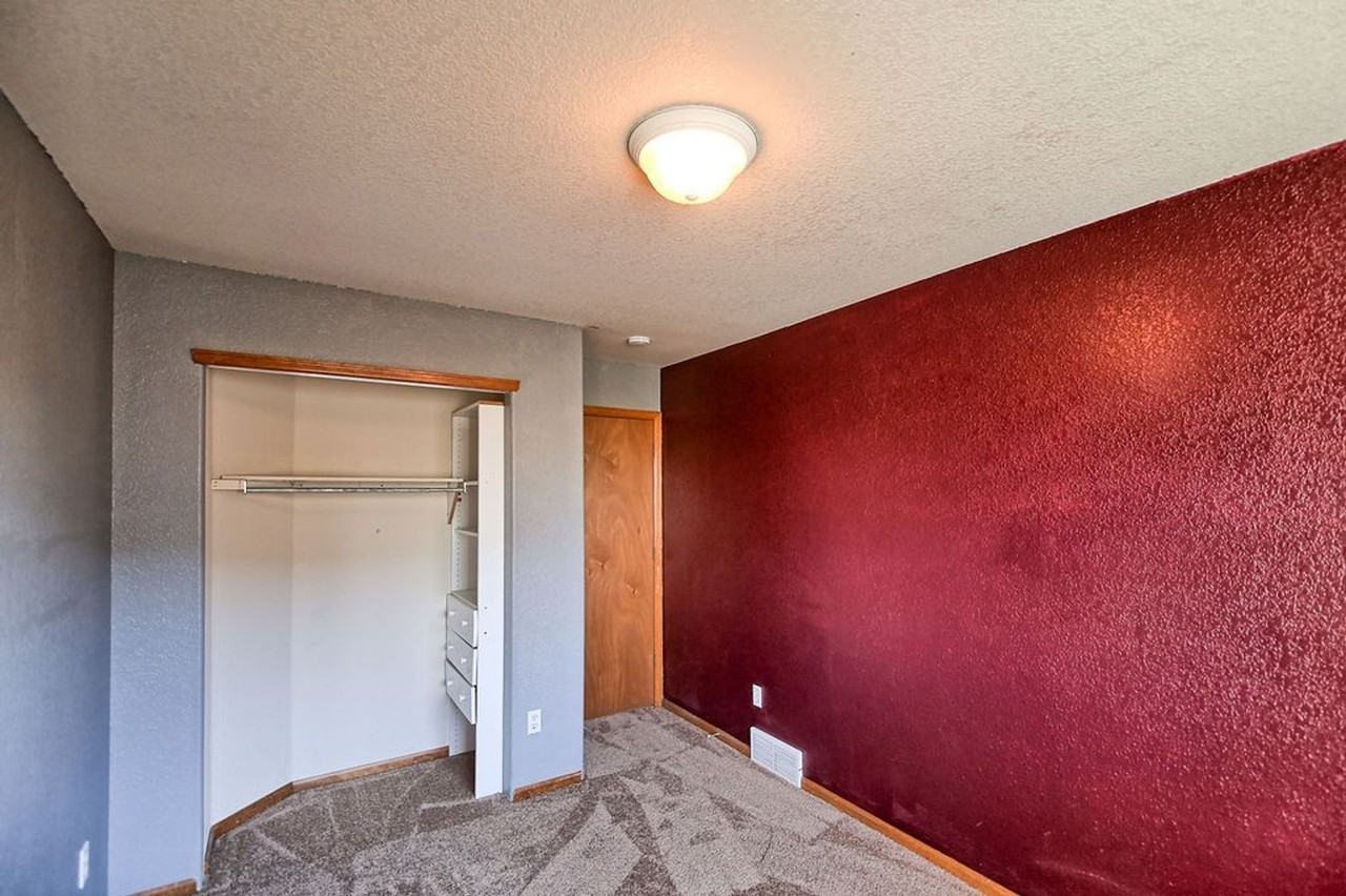 421 Willow Ave - Photo 2 of 34