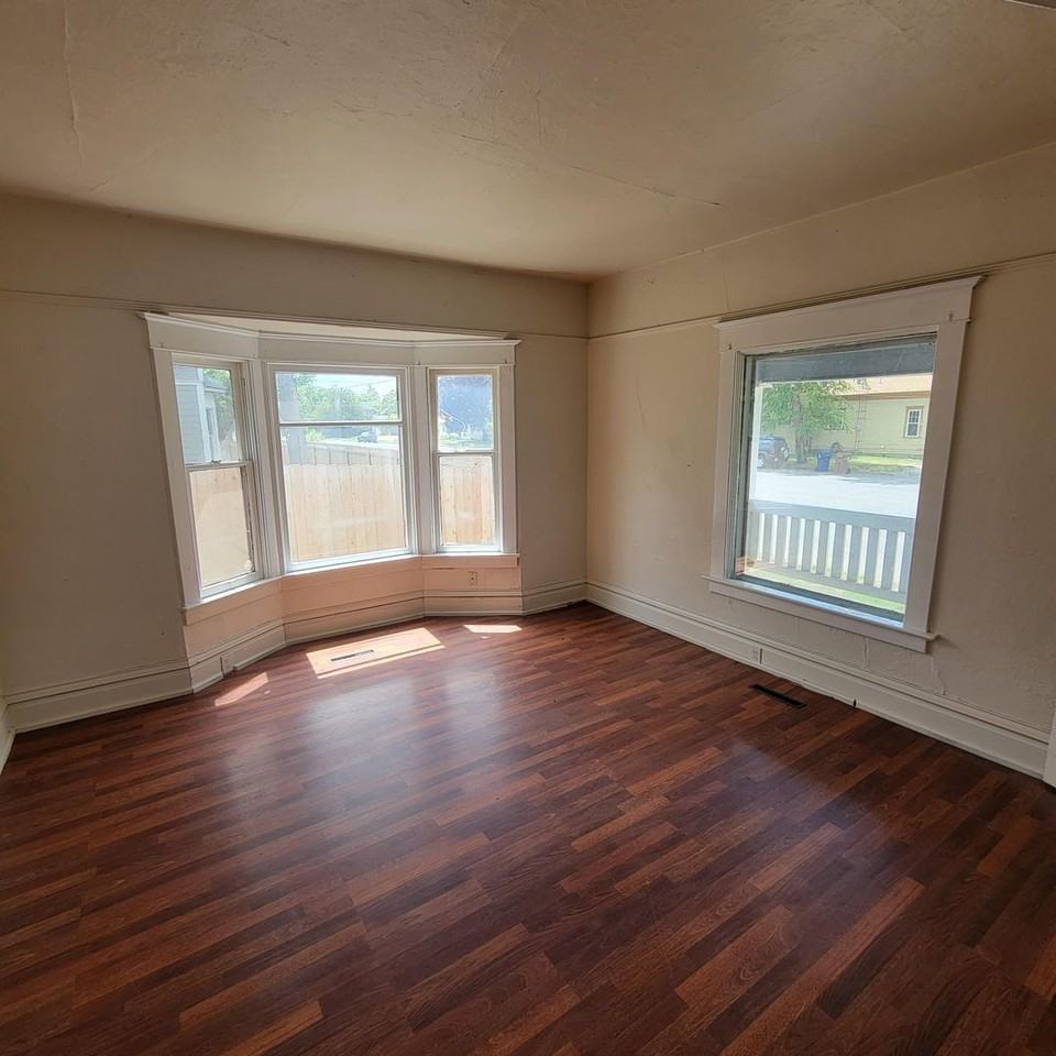 2112 N Astor St - Photo 2 of 11