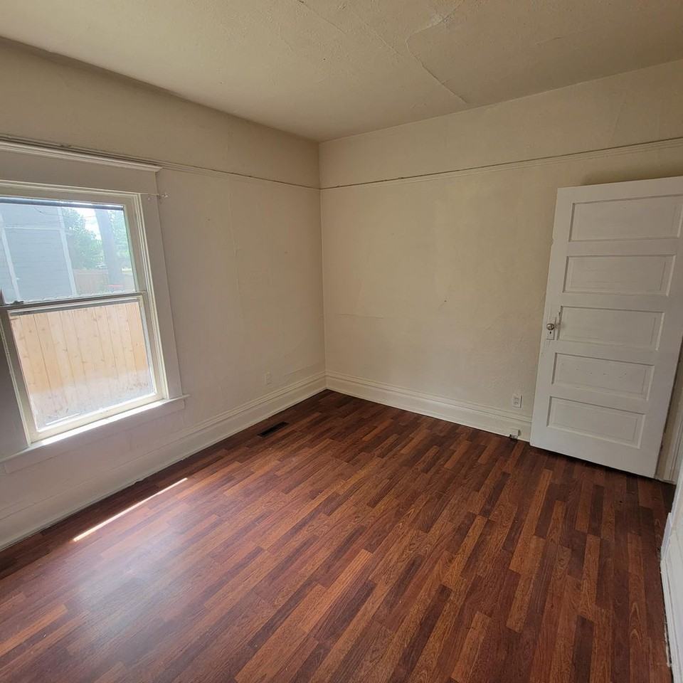 2112 N Astor St - Photo 5 of 11