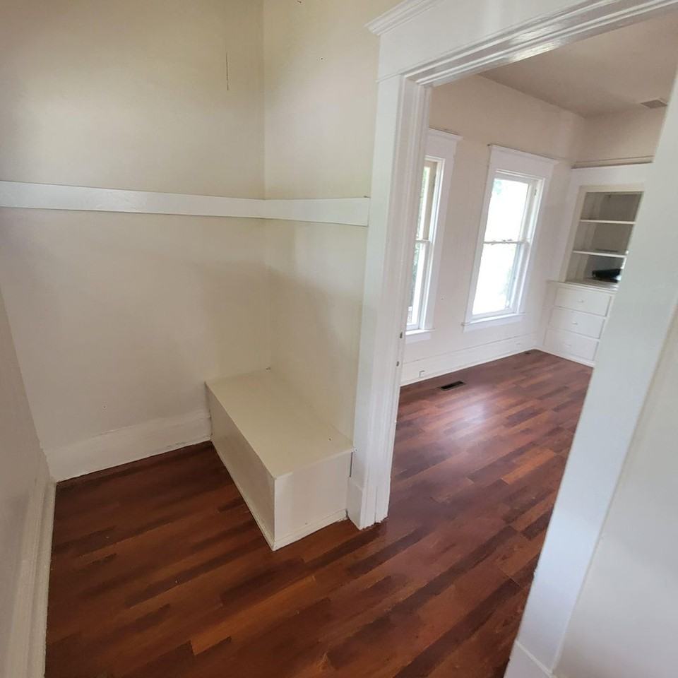 2112 N Astor St - Photo 6 of 11