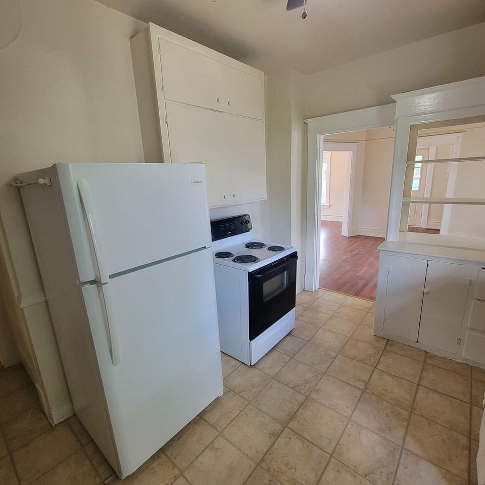 2112 N Astor St - Photo 7 of 11