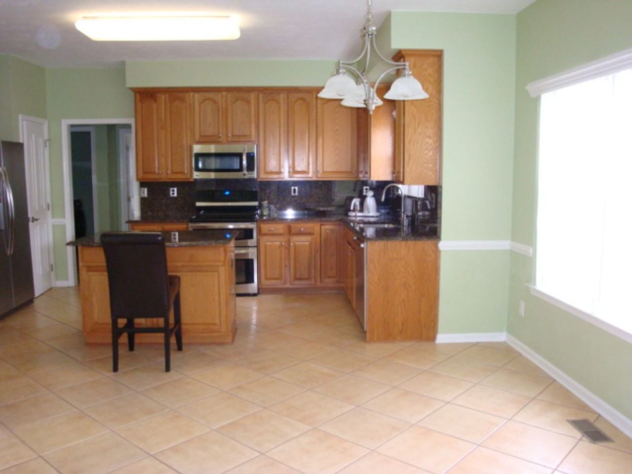 2113 Saw Mill Ct - Photo 3 of 7