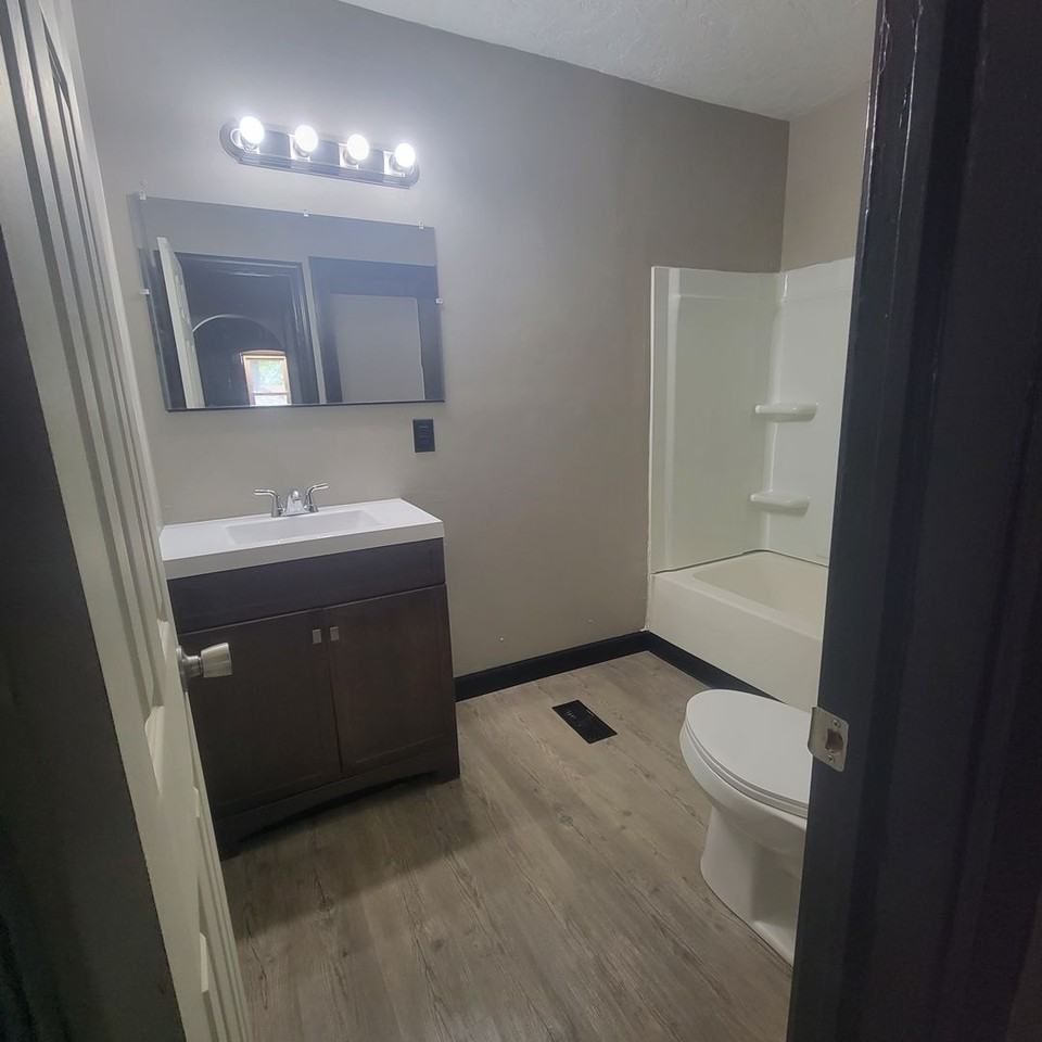 1123 Louise St - Photo 5 of 8