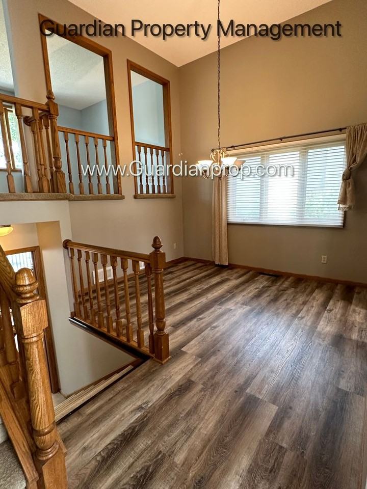 10634 Lee Dr - Photo 5 of 23