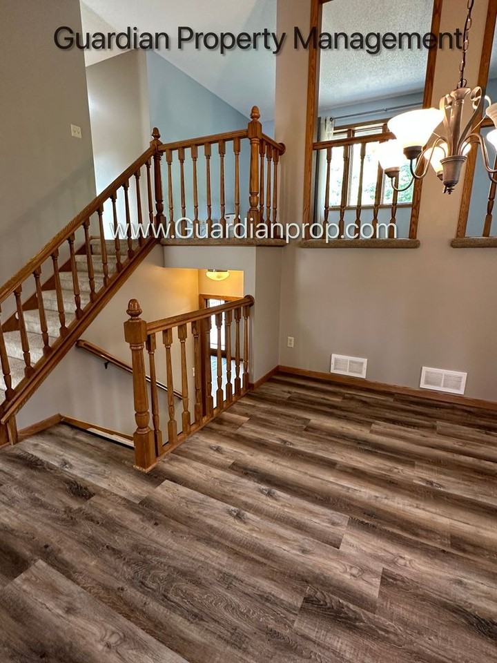 10634 Lee Dr - Photo 6 of 23