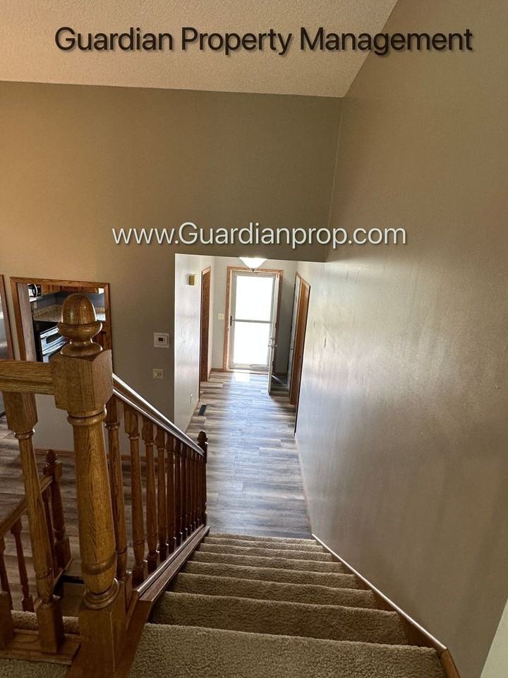 10634 Lee Dr - Photo 7 of 23