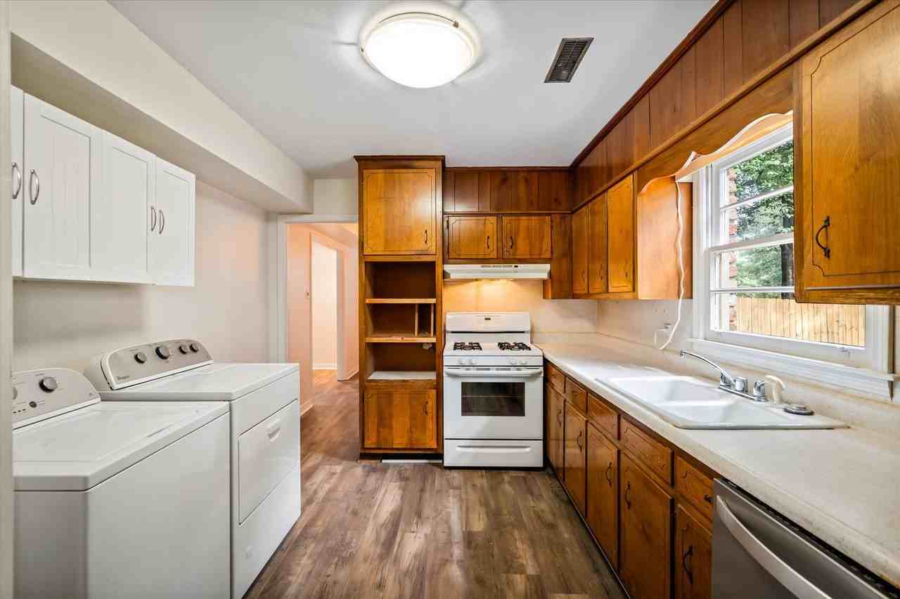 316 Syracuse St - Photo 7 of 22