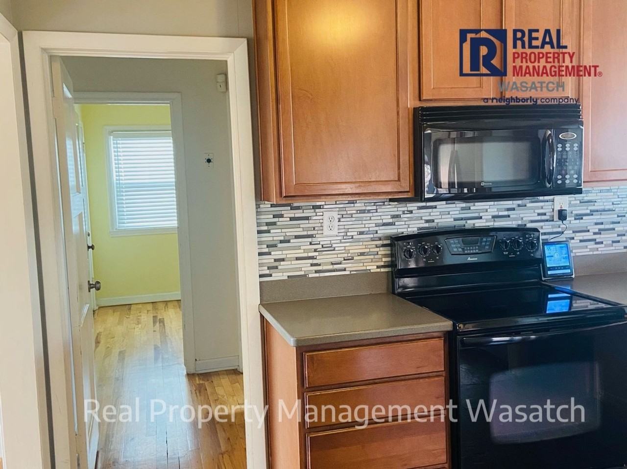 945 E Elgin Ave - Photo 7 of 15