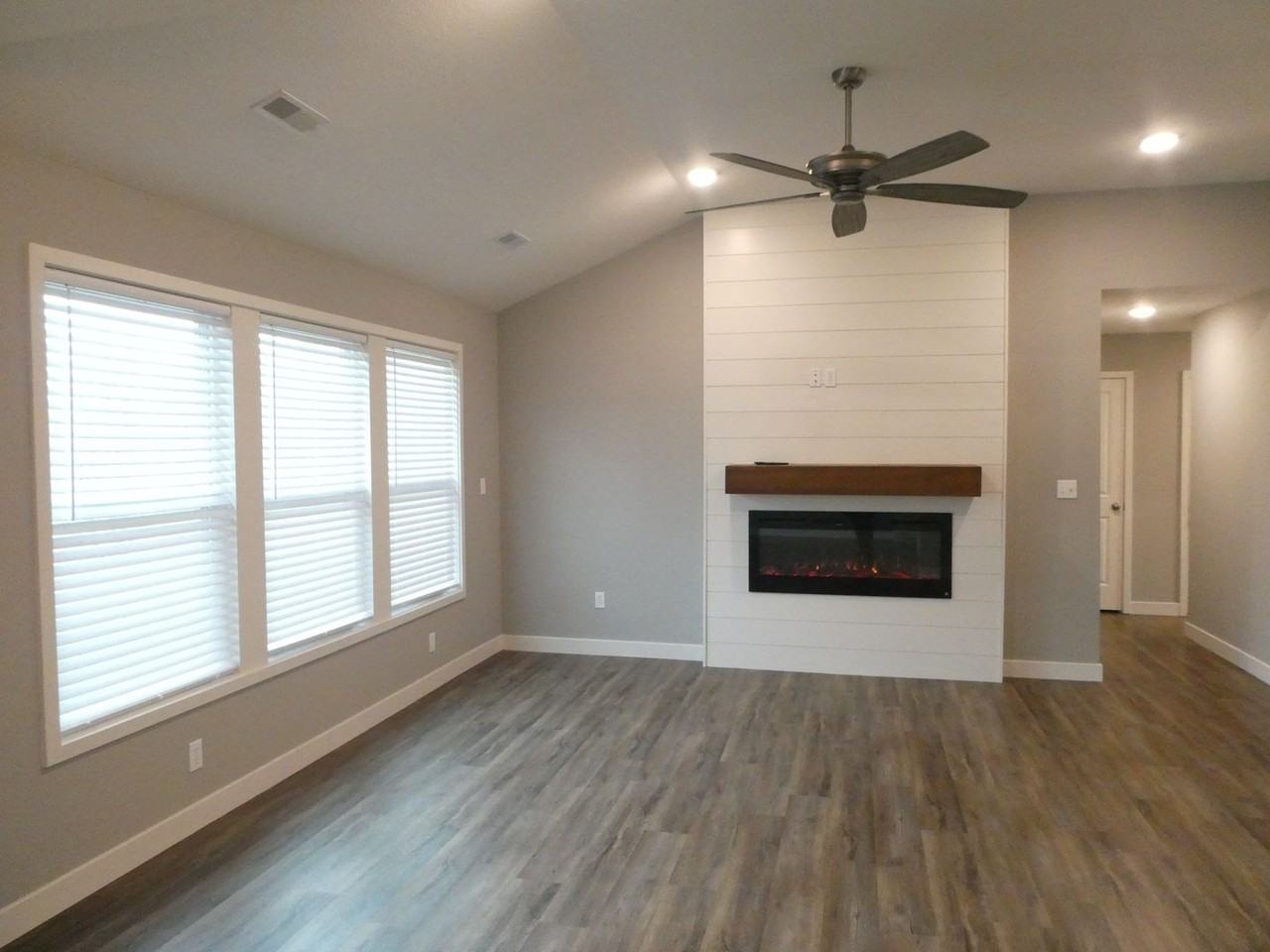 305 Green Meadows Cir - Photo 2 of 20