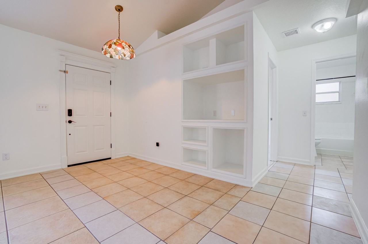 942 Whisler Ct - Photo 5 of 45
