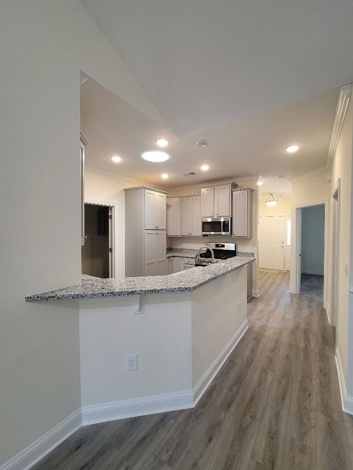949 Jackline Dr #202 - Photo 5 of 40