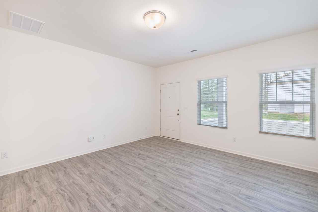465 Kinnerton Pl - Photo 3 of 24