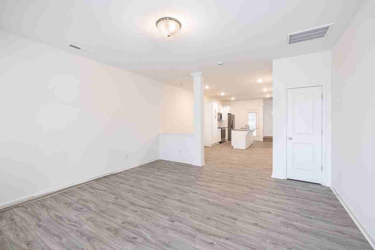 465 Kinnerton Pl - Photo 4 of 24