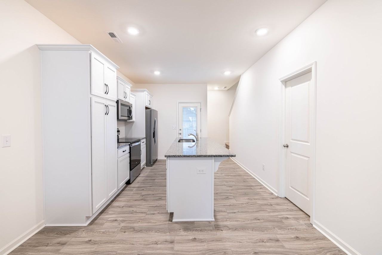 465 Kinnerton Pl - Photo 5 of 24