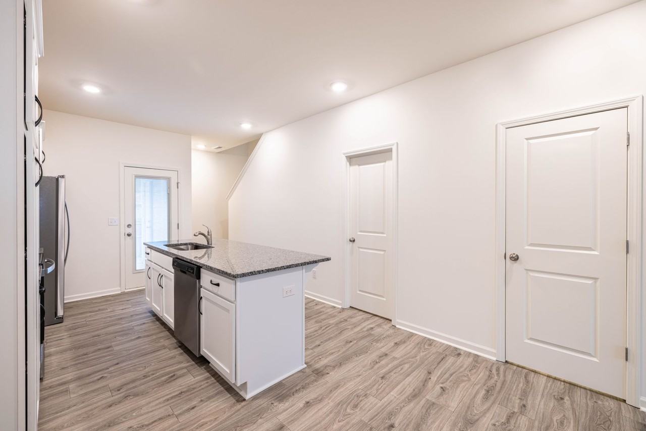 465 Kinnerton Pl - Photo 6 of 24