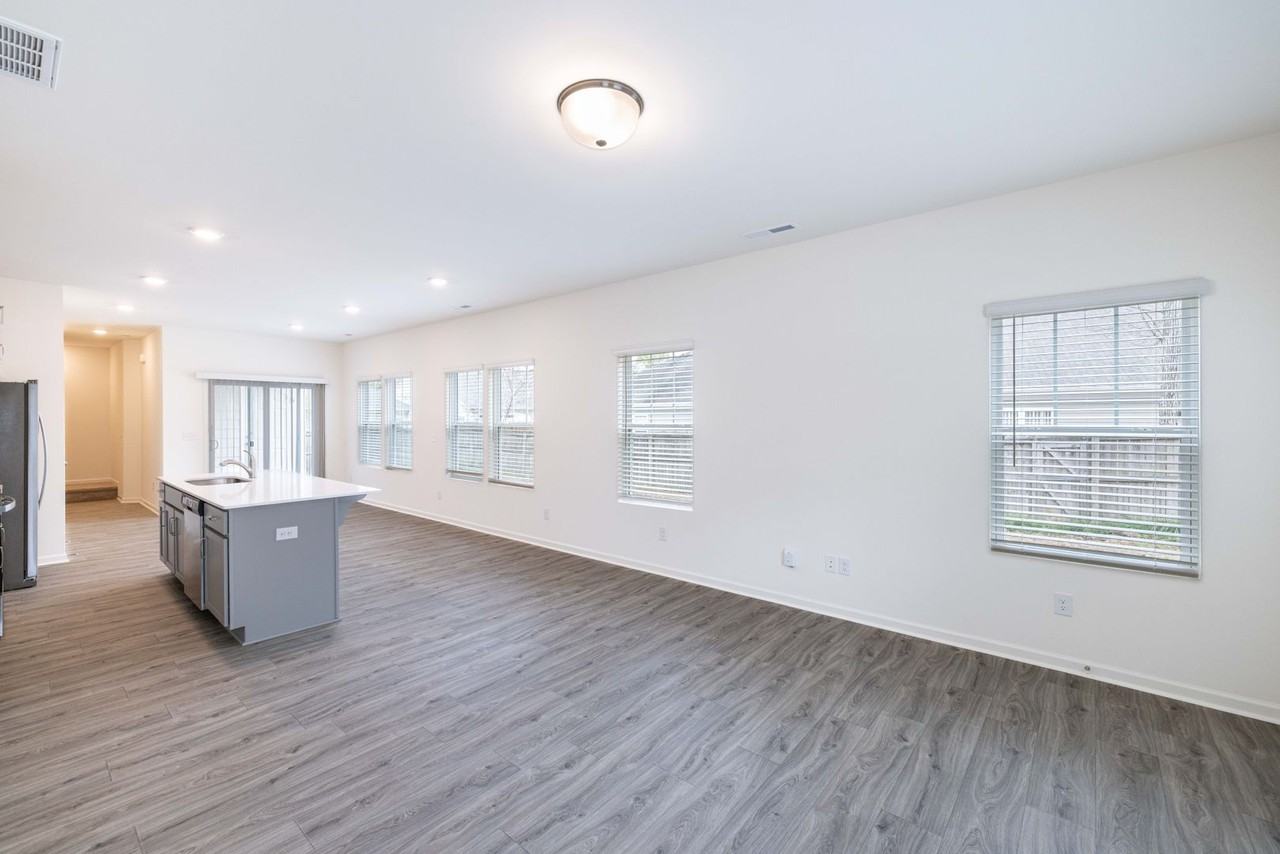 461 Kinnerton Pl - Photo 2 of 19