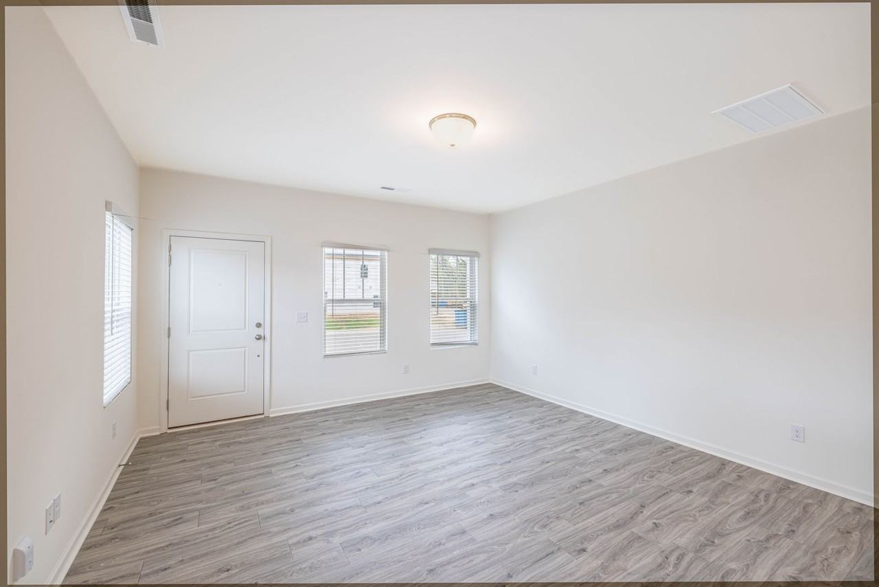461 Kinnerton Pl - Photo 4 of 19