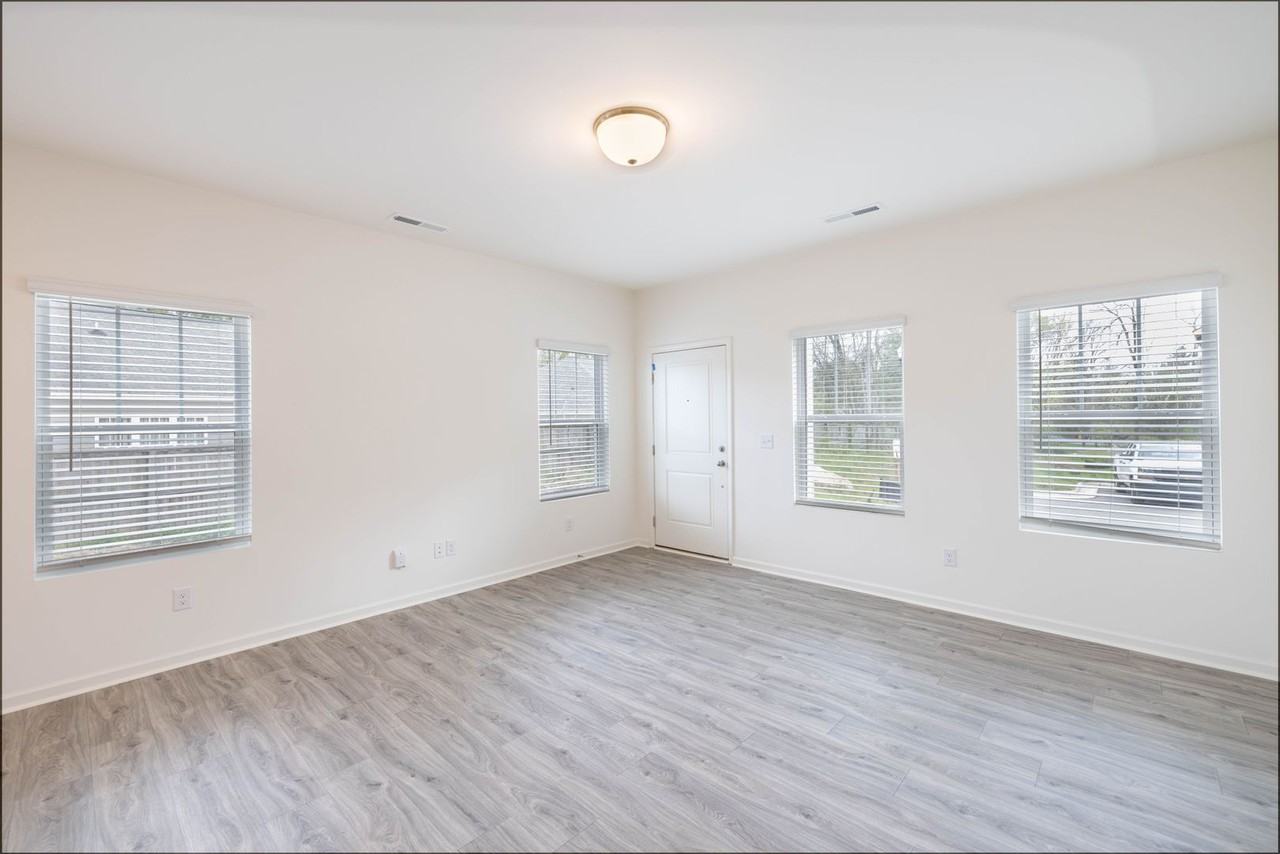 461 Kinnerton Pl - Photo 5 of 19