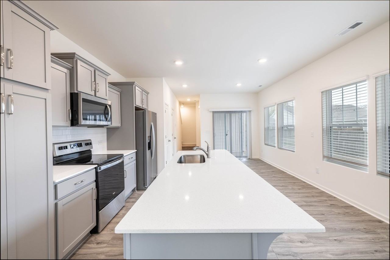 461 Kinnerton Pl - Photo 7 of 19