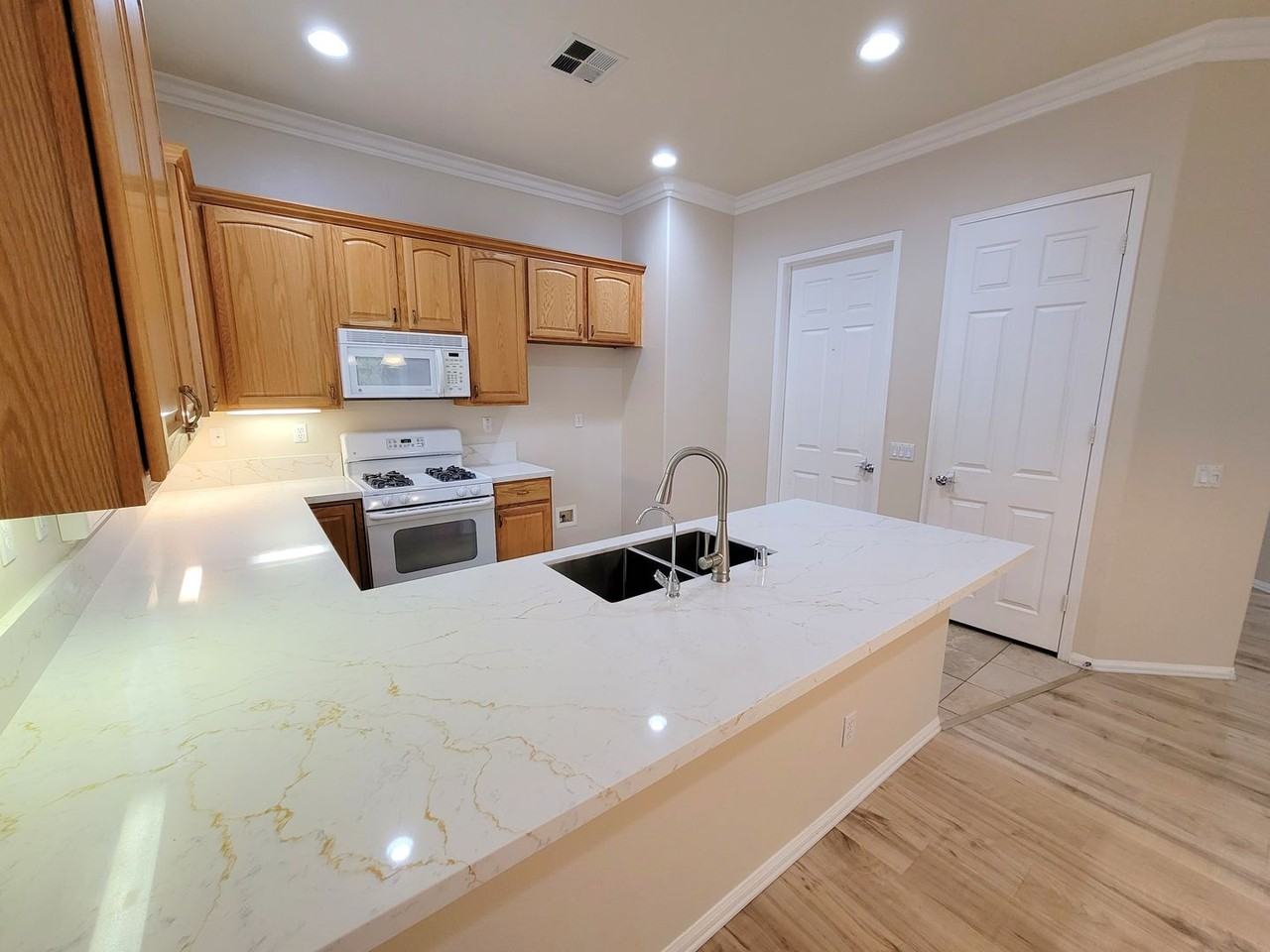 1744 Sarazen St - Photo 3 of 19