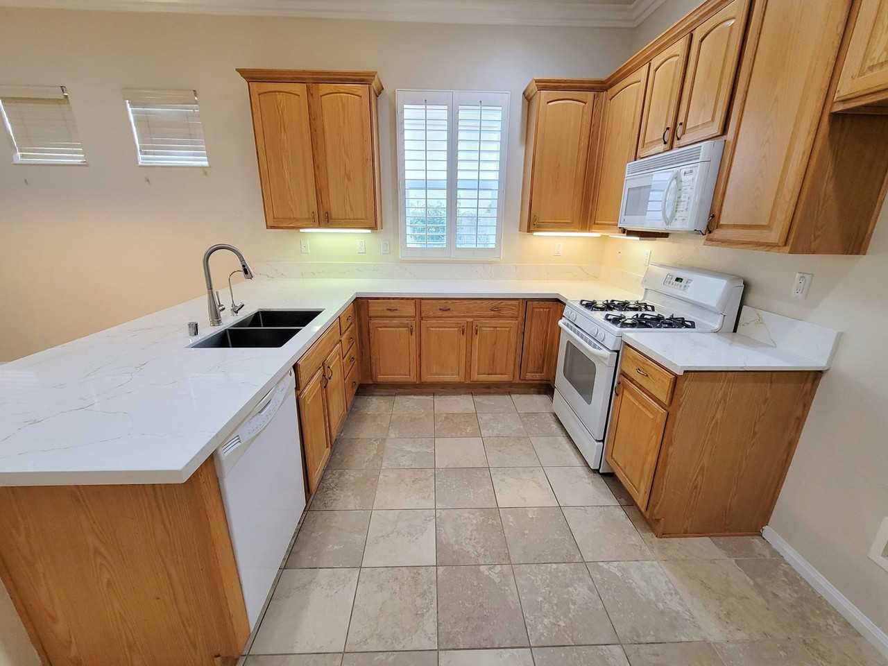 1744 Sarazen St - Photo 4 of 19