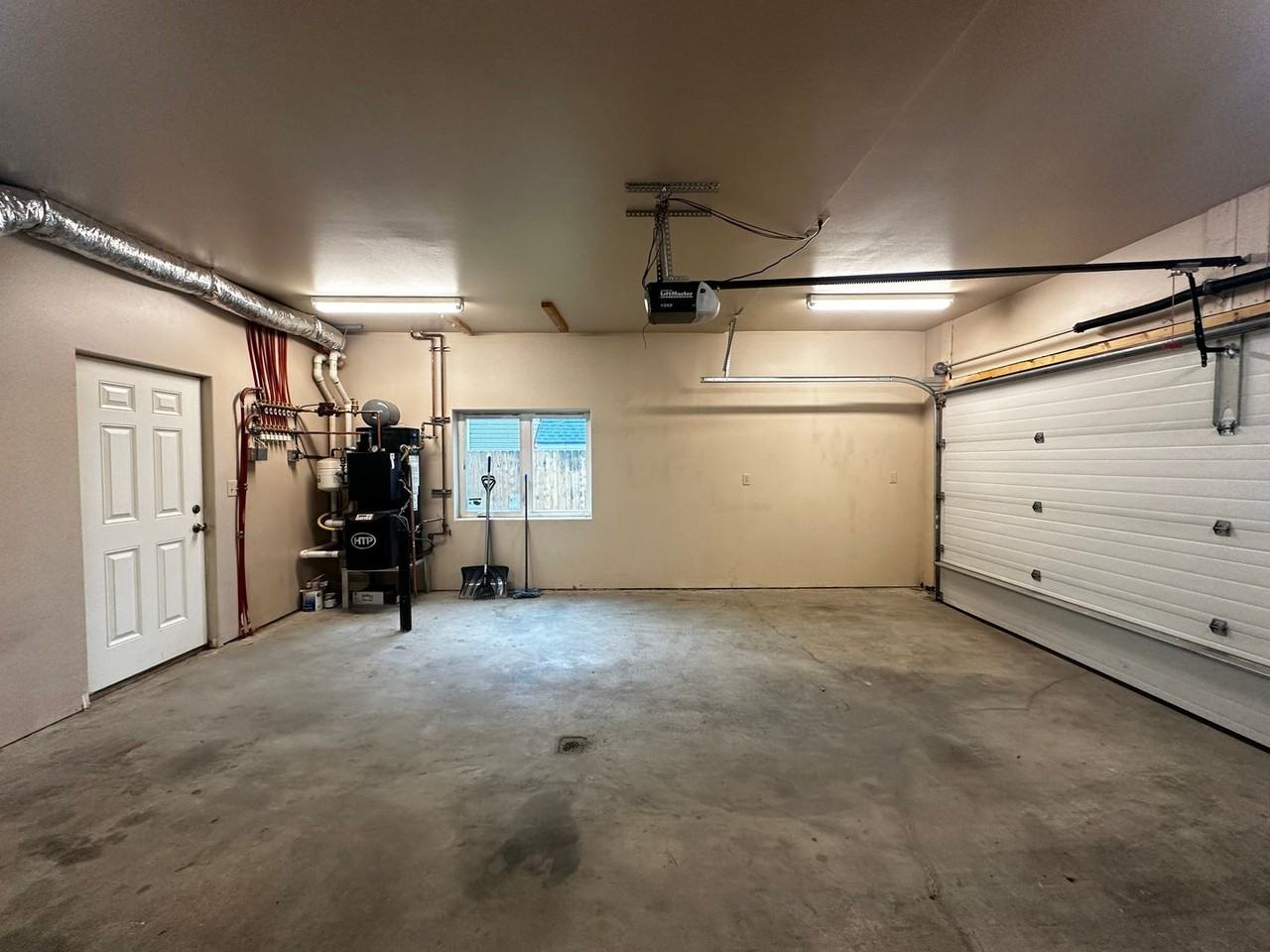 1394 D St - Photo 3 of 24