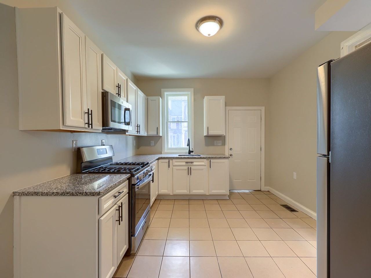 2032 Susquehanna St - Photo 3 of 24