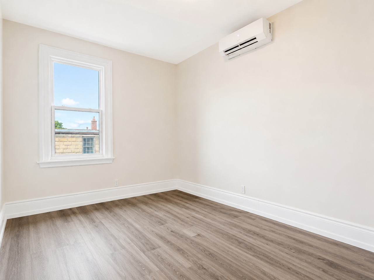 160 Sherman Avenue North #2 - Photo 4 of 9