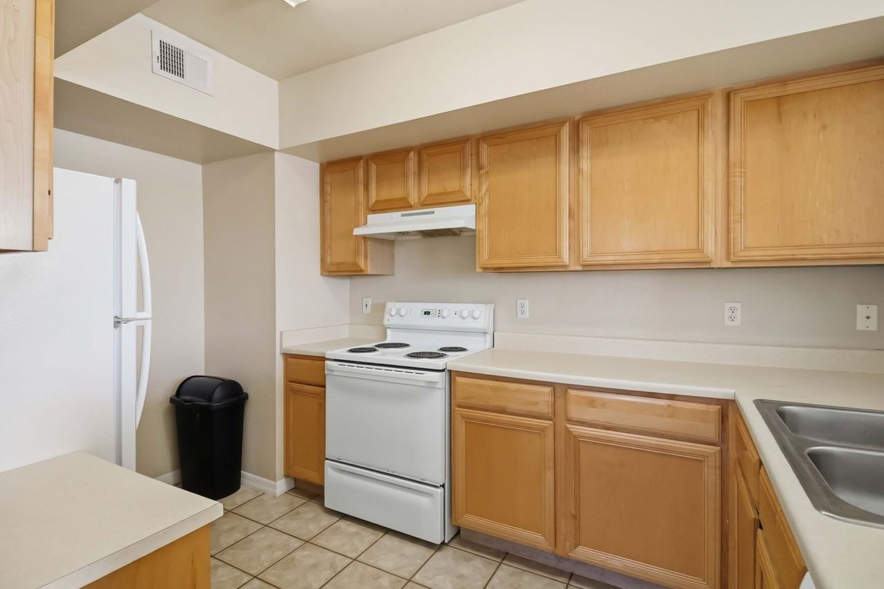 1015 Villagio Cir #201 - Photo 7 of 40