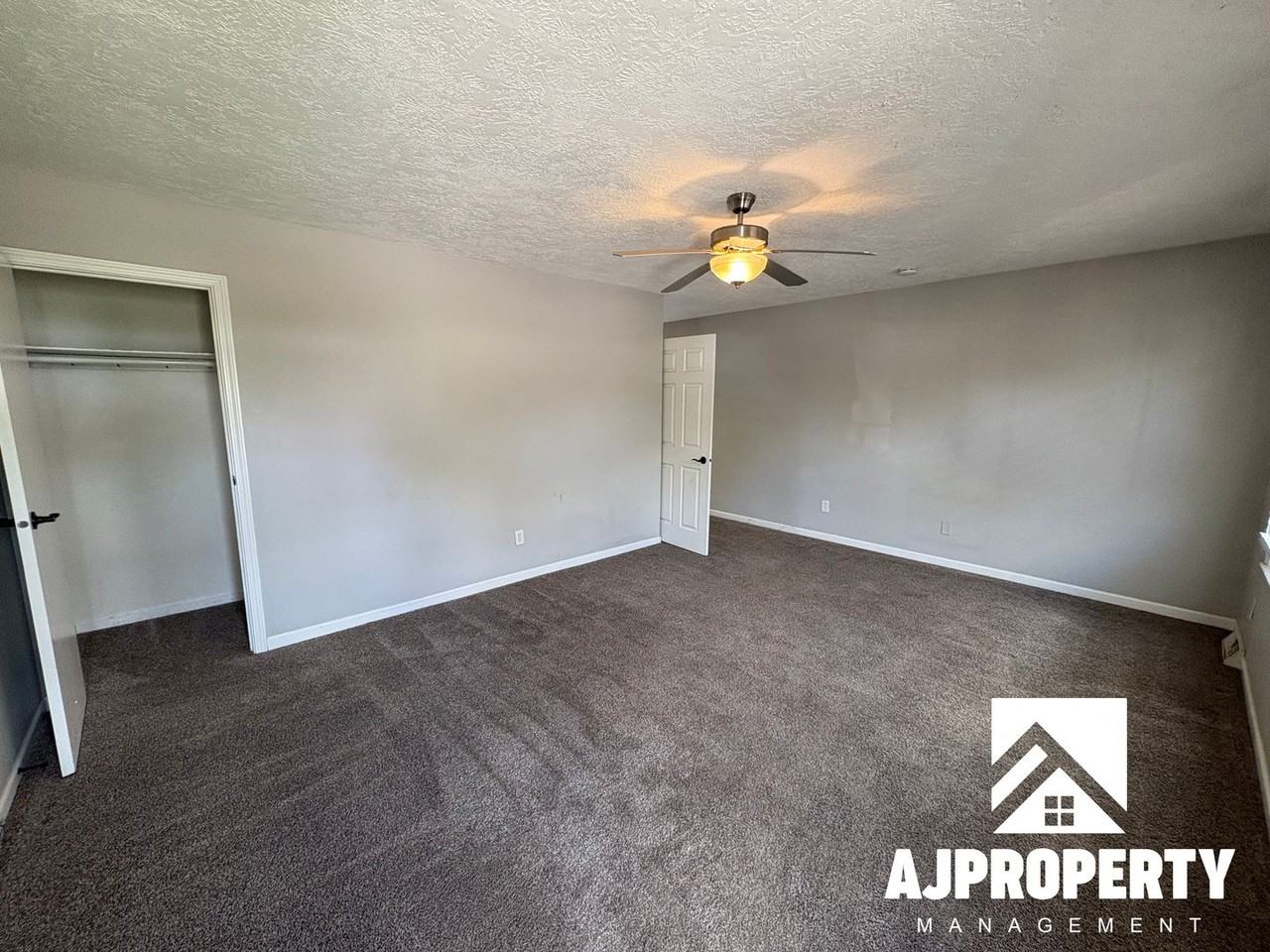 3302 S Lincoln Ave - Photo 2 of 19