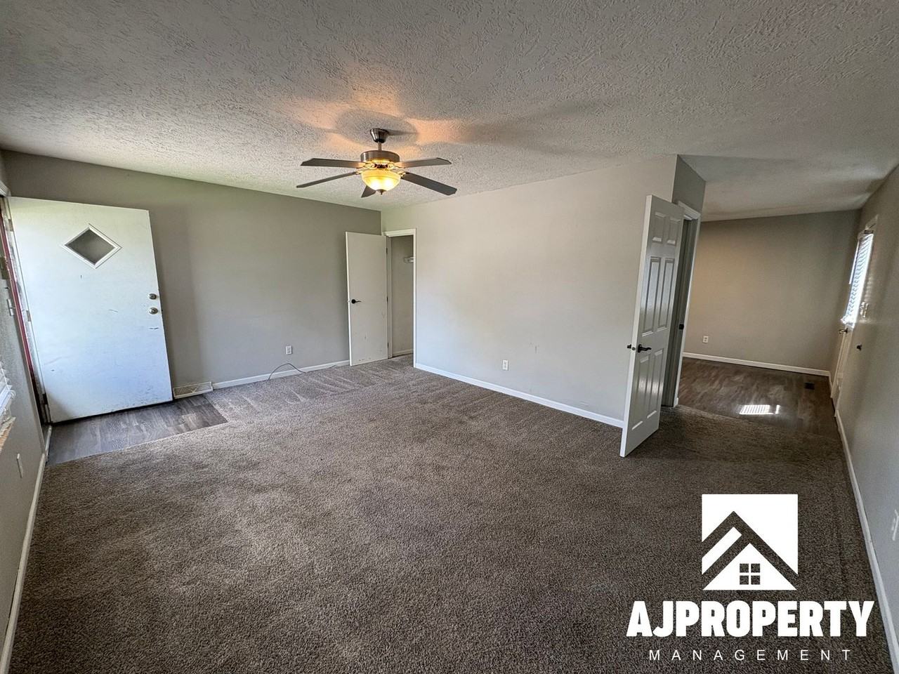 3302 S Lincoln Ave - Photo 3 of 19
