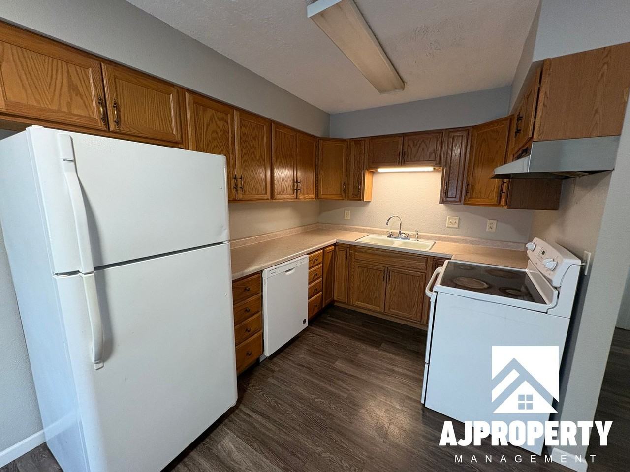 3302 S Lincoln Ave - Photo 5 of 19