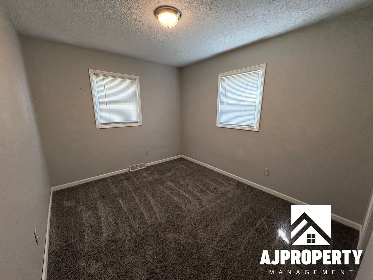 3302 S Lincoln Ave - Photo 6 of 19