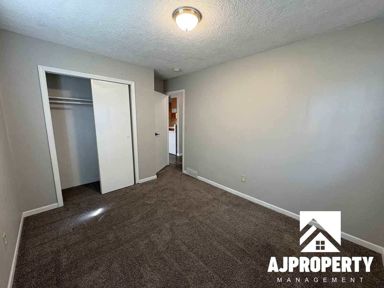 3302 S Lincoln Ave - Photo 7 of 19