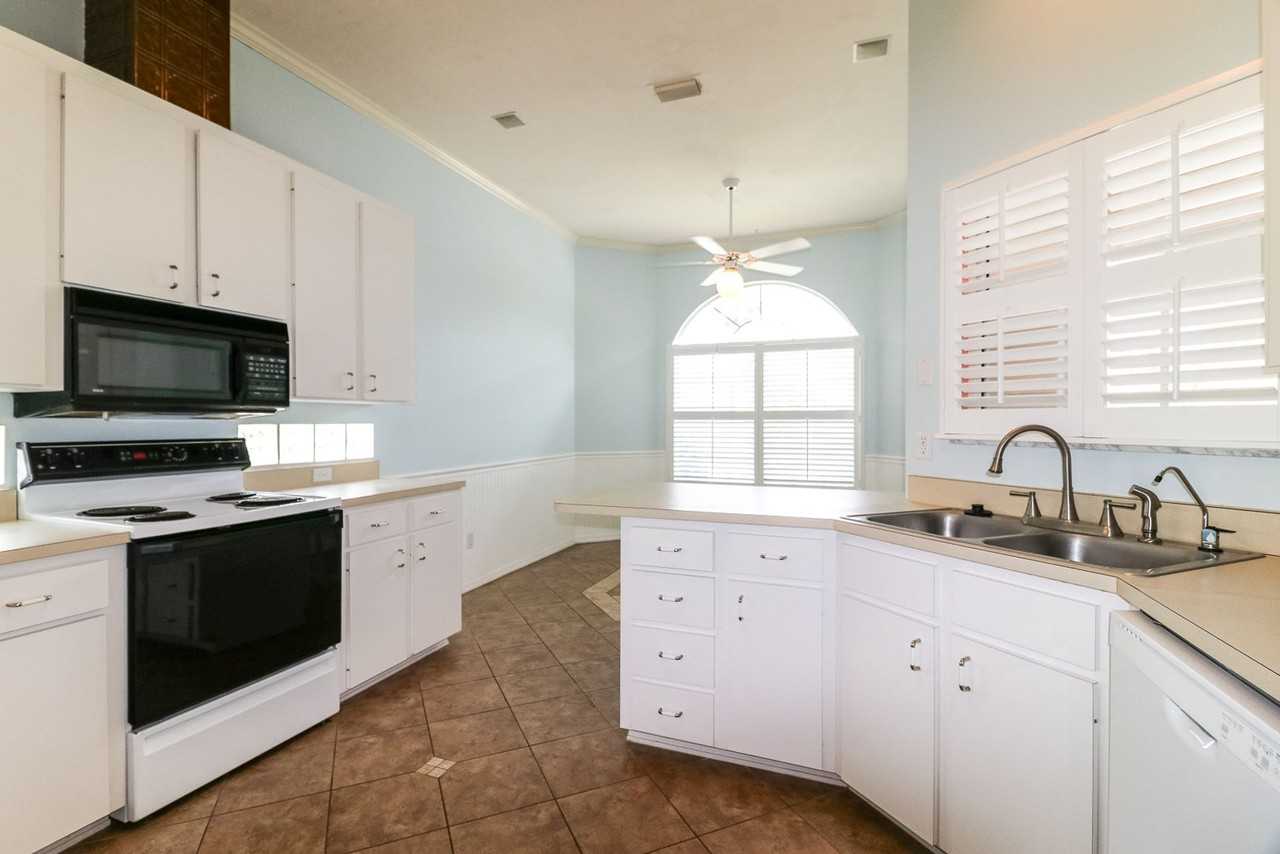 6202 Nw 36th Dr - Photo 5 of 22