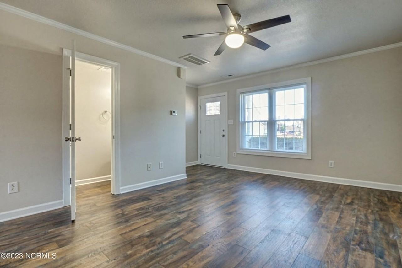 202 Bridgewood Dr - Photo 3 of 19