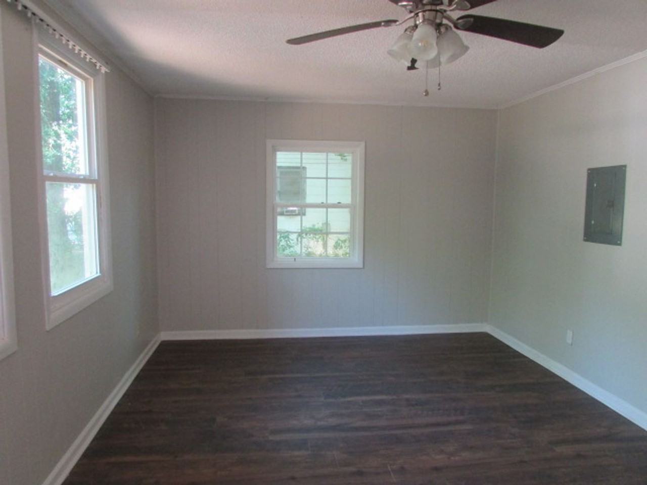 5 Broad Ct - Photo 2 of 15