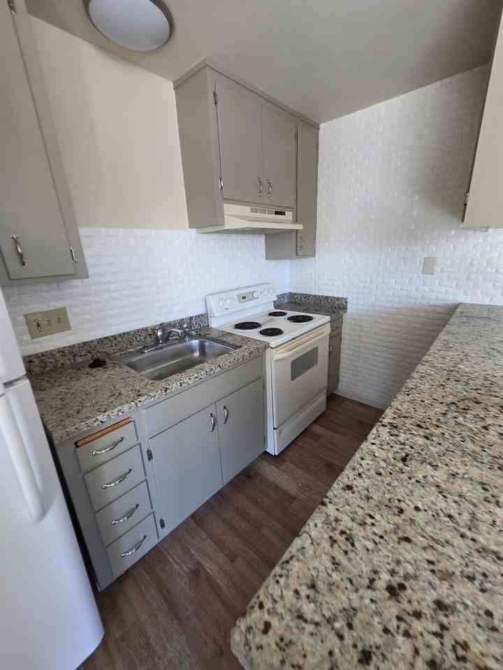 4047 Hamilton Ave Apt F7 #F7 - Photo 2 of 11