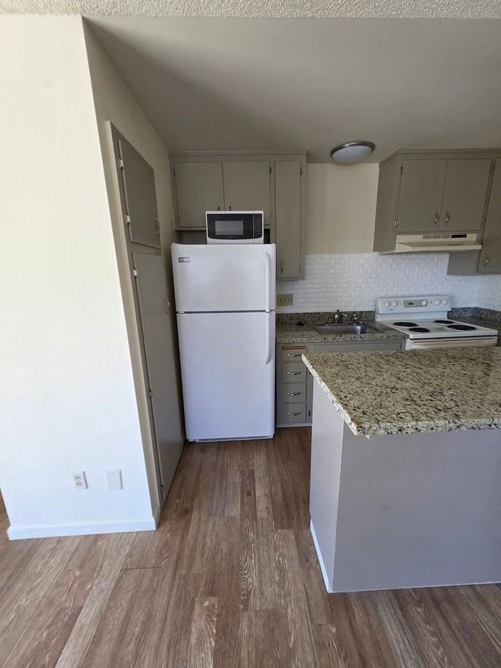 4047 Hamilton Ave Apt F7 #F7 - Photo 3 of 11